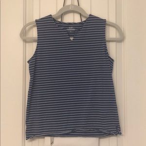girls vineyard vines top!